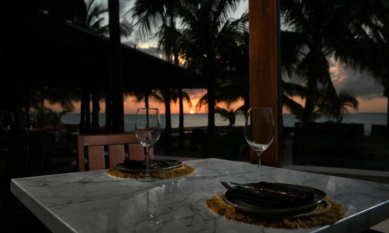 Casa Del Jaguar Beach Hotel Isla Mujeres Extérieur photo